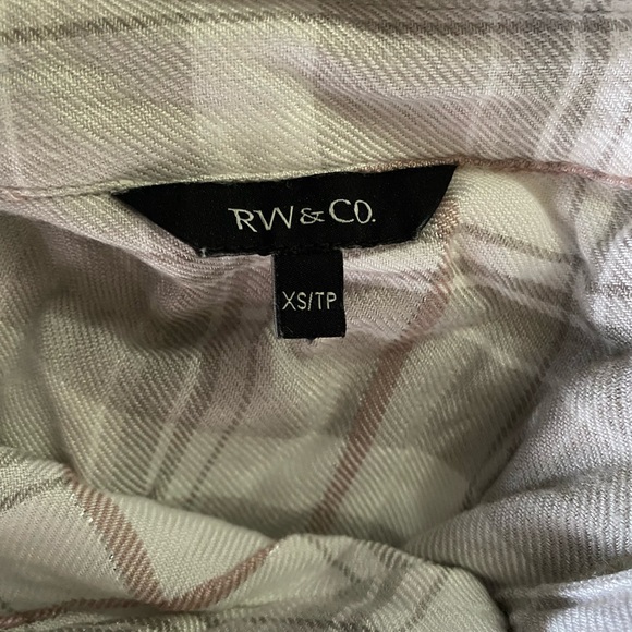 RW & CO Button Down Top - Picture 3 of 3